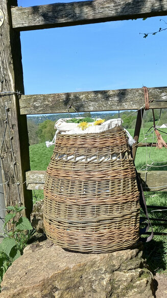 Willow foraging backpack