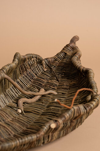 Curly frame basket