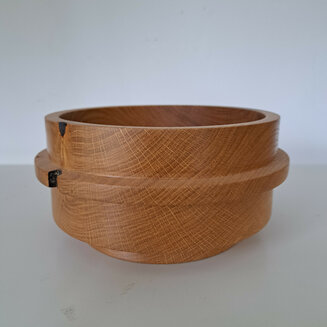 Small container in oak