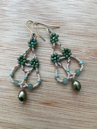 Daisy earrings with Green freshwater Pearls