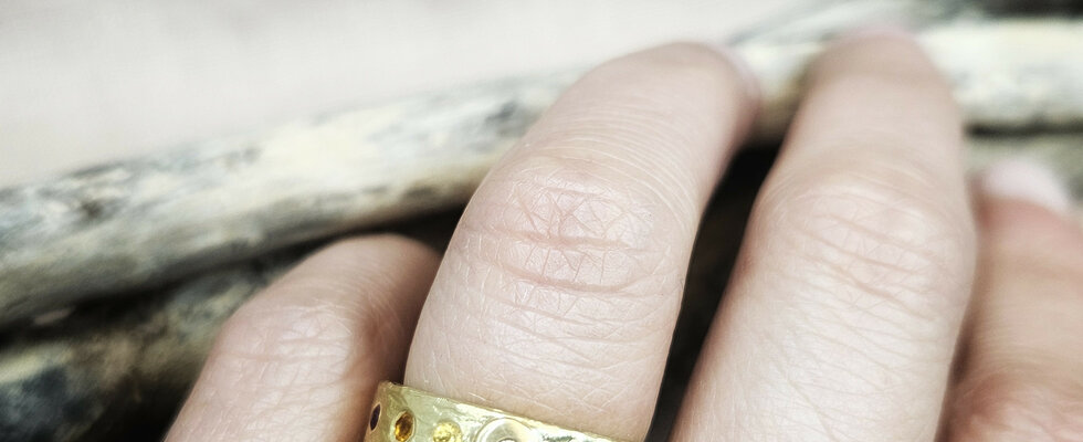 Chakra Ring 18ct YG